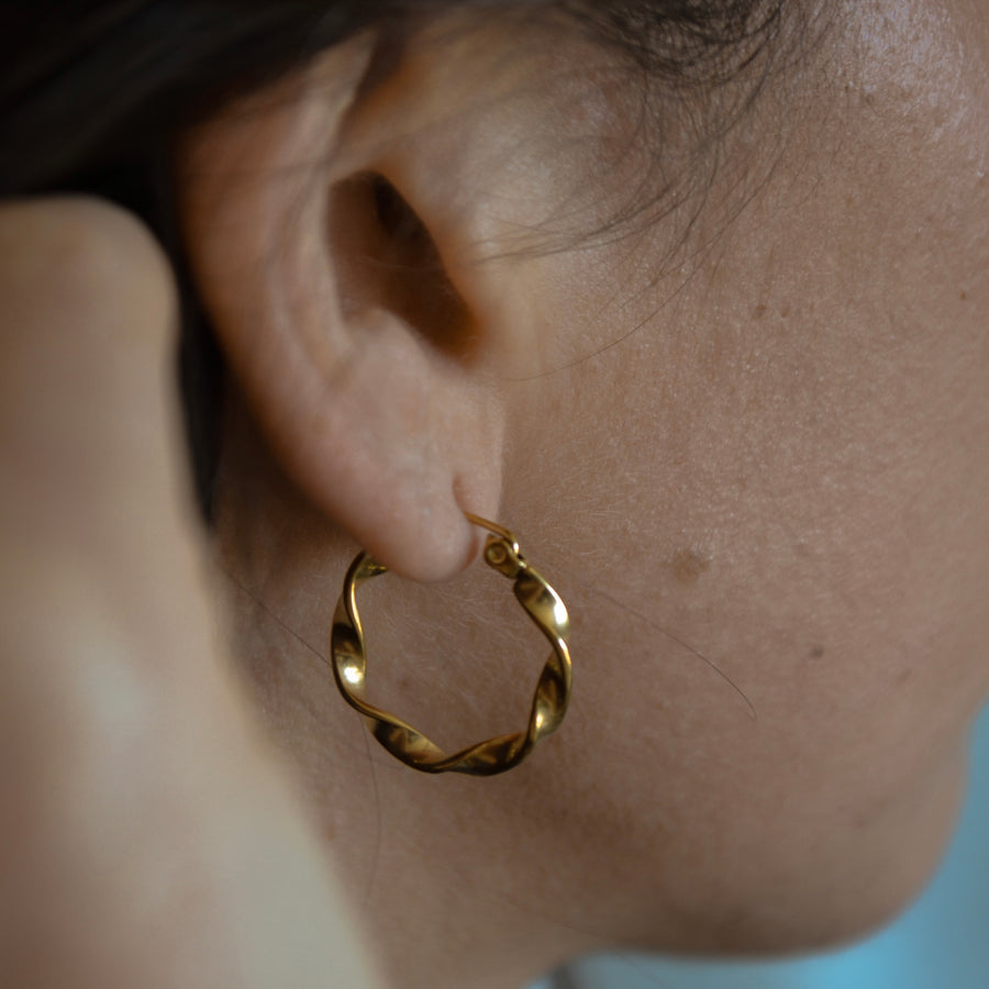 Large Wave Hoops - Gold