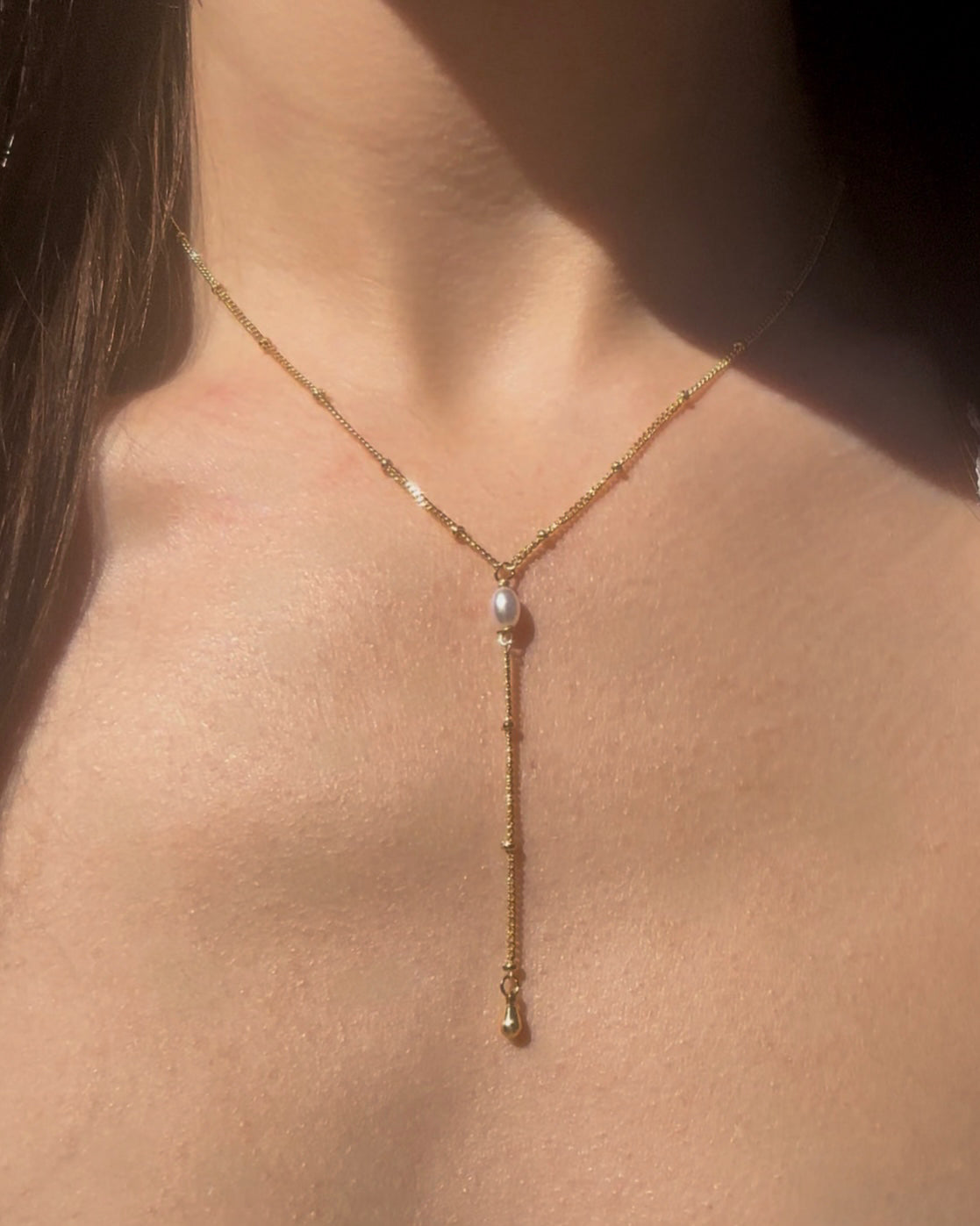 Lariat pearl necklace in gold filled with a natural freshwater pearl drop.