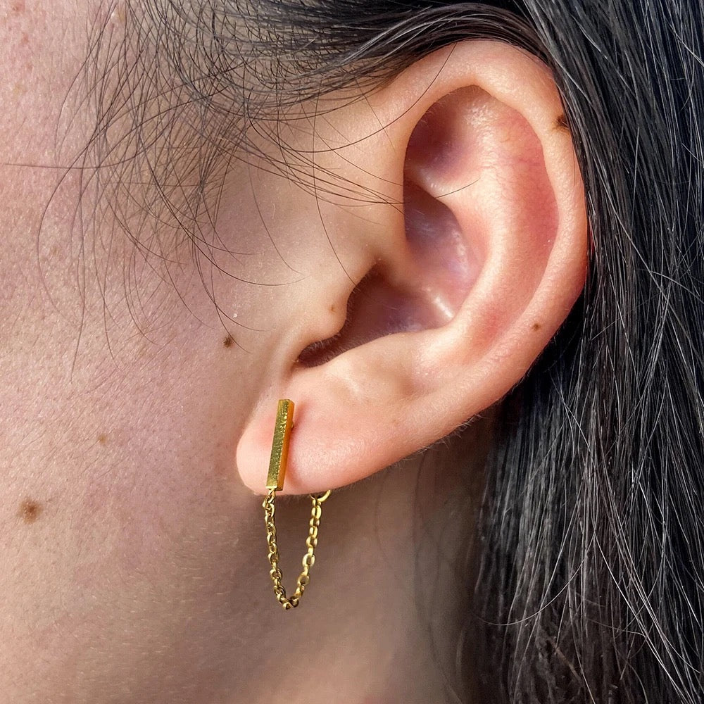 18K gold vermeil bar chain-link stud earring on a white surface, showing the decorative push-back.